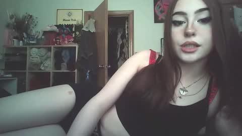 Snapshot of daisyaurora chatting on 10/08/25, 09:45 Daisy online show from 10/08/25, 09:45