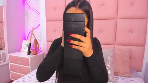 Mariana online show from 11/20/25, 11:32