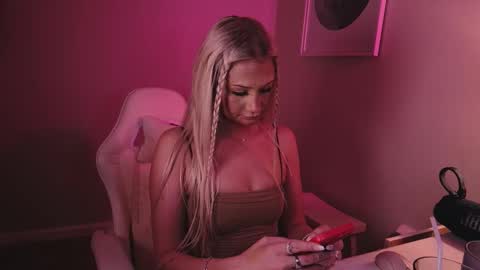 Snapshot of daisyy888 chatting on 12/21/25, 12:29 daisy online show from 12/21/25, 12:29