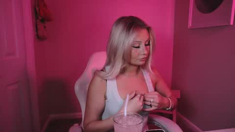 Snapshot of daisyy888 chatting on 01/14/26, 01:33 daisy online show from 01/14/26, 01:33