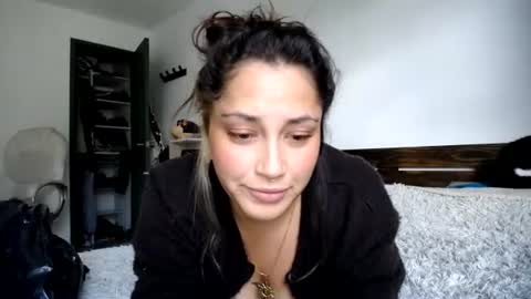 IG  dakotasofiaa online show from 07/16/26, 10:27