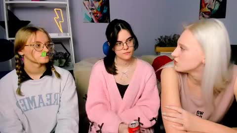 Snapshot of dakota4you chatting on 03/05/25, 01:39 Dakota online show from 03/05/25, 01:39