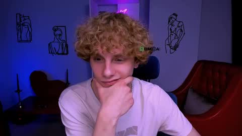 Snapshot of dakota4you chatting on 03/10/25, 11:32 Dakota online show from 03/10/25, 11:32