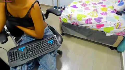 Snapshot of dakota_evans18 chatting on 10/28/25, 04:16 DAKOTA online show from 10/28/25, 04:16