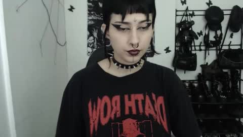 Snapshot of dakota_krall_ chatting on 11/06/25, 11:33 dakota online show from 11/06/25, 11:33