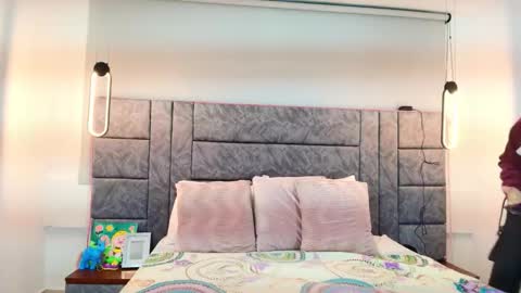 Dakota-Megan online show from 12/01/25, 01:05