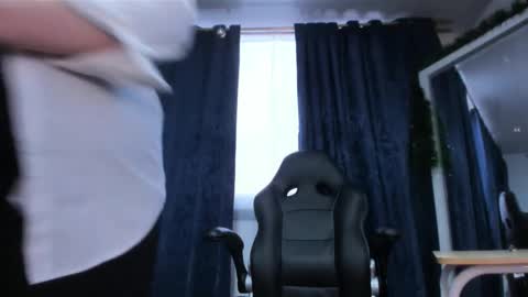 Dakotaagray online show from 12/22/25, 11:18