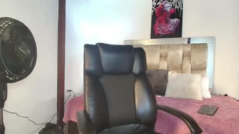 Snapshot of dakotarobbins_ chatting on 01/30/25, 03:40 dakotarobbins_ online show from 01/30/25, 03:40