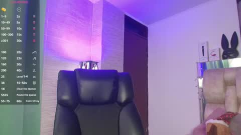 Snapshot of dakotarobbins_ chatting on 11/26/25, 05:47 dakotarobbins_ online show from 11/26/25, 05:47