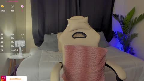 dakottaa__ online show from 01/06/25, 11:09