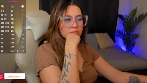 dakottaa__ online show from 11/29/25, 11:41