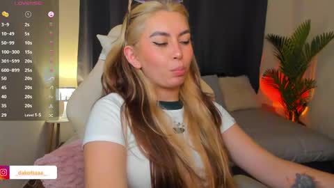 dakottaa__ online show from 04/28/26, 02:27