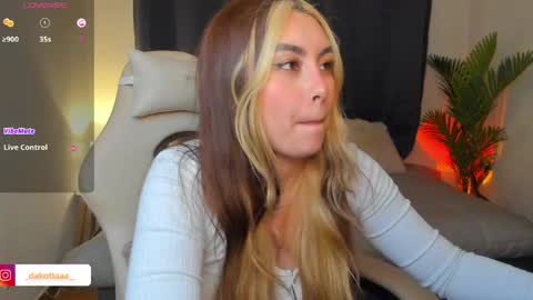 dakottaa__ online show from 05/15/26, 11:45