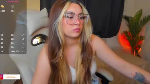 dakottaa__ online show from 07/10/26, 12:15