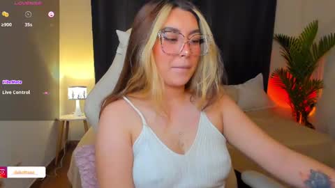 dakottaa__ online show from 07/15/26, 12:05