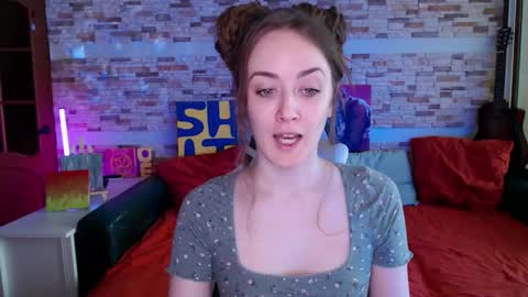 Snapshot of dalia_peach chatting on 03/18/26, 10:18 Dalia online show from 03/18/26, 10:18