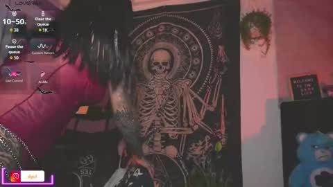 dalia_vorhees online show from 11/21/25, 01:48