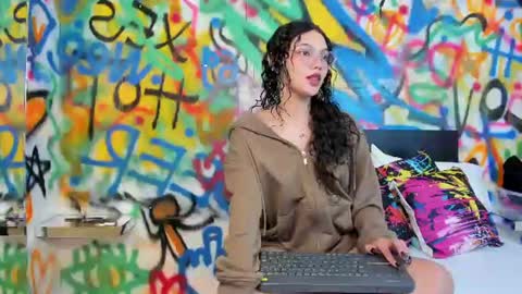Dali Luu  online show from 07/12/26, 06:21