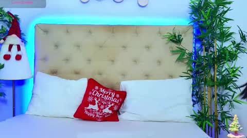 daliyaa_ online show from 12/22/25, 01:08