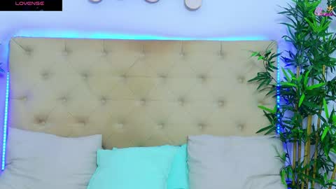 daliyaa_ online show from 05/19/26, 11:49