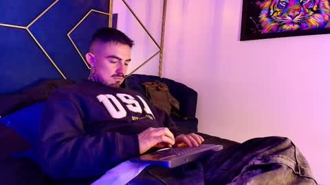 Dallas whitee online show from 03/21/26, 08:01