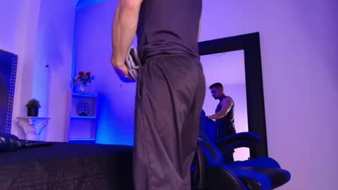 Dallas whitee online show from 04/27/26, 07:56