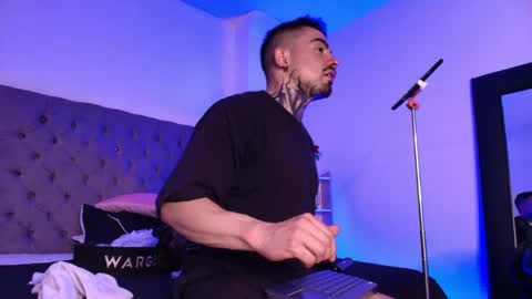 Dallas whitee online show from 04/28/26, 07:52