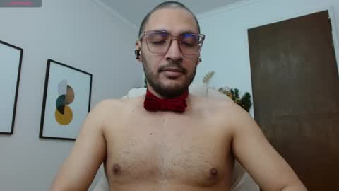 Snapshot of dami_duarte chatting on 12/17/25, 12:38 Damian Duarte online show from 12/17/25, 12:38