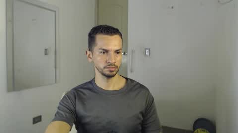 Snapshot of damian_muscle chatting on 10/08/25, 03:42 Damian online show from 10/08/25, 03:42