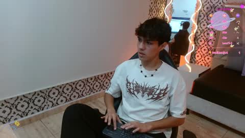 Snapshot of damian_tay chatting on 04/10/26, 11:26 damian_tay online show from 04/10/26, 11:26