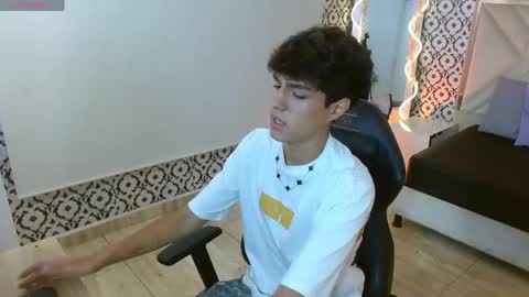 Snapshot of damian_tay chatting on 04/12/26, 11:37 damian_tay online show from 04/12/26, 11:37