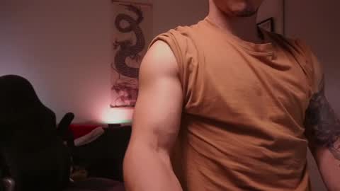 Snapshot of damianow chatting on 12/18/24, 12:32 insta damn8 -------- online show from 12/18/24, 12:32