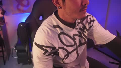 Snapshot of damianow chatting on 01/05/25, 12:52 insta damn8 -------- online show from 01/05/25, 12:52