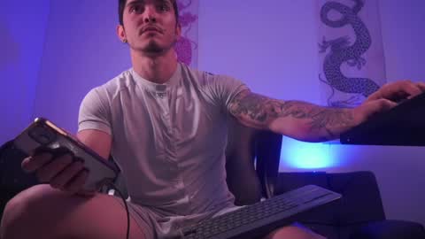 Snapshot of damianow chatting on 01/21/25, 11:55 insta damn8 -------- online show from 01/21/25, 11:55