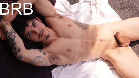 Snapshot of damianow chatting on 01/25/25, 02:58 insta damn8 -------- online show from 01/25/25, 02:58