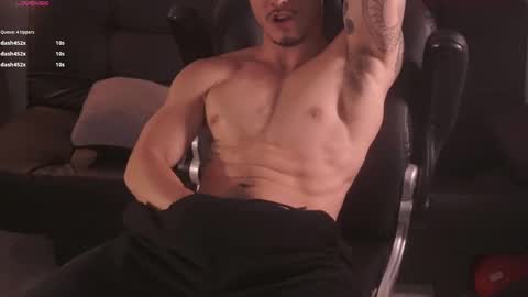 Snapshot of damianow chatting on 02/23/25, 12:08 insta damn8 -------- online show from 02/23/25, 12:08