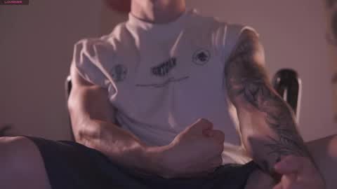 Snapshot of damianow chatting on 02/25/25, 11:44 insta damn8 -------- online show from 02/25/25, 11:44