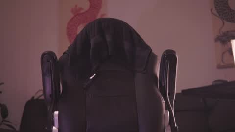 Snapshot of damianow chatting on 03/12/25, 12:53 insta damn8 -------- online show from 03/12/25, 12:53