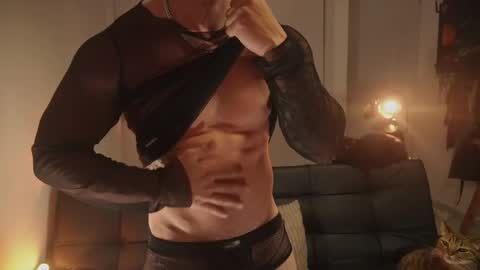 Snapshot of damianow chatting on 09/19/25, 12:45 insta damn8 -------- online show from 09/19/25, 12:45