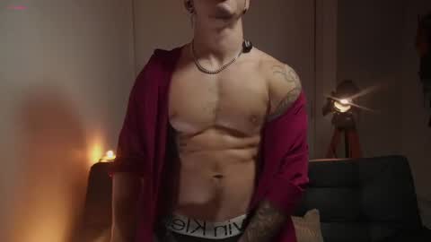 Snapshot of damianow chatting on 09/21/25, 12:12 insta damn8 -------- online show from 09/21/25, 12:12