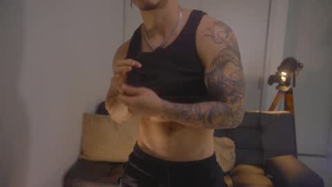 Snapshot of damianow chatting on 10/24/25, 02:57 insta damn8 -------- online show from 10/24/25, 02:57