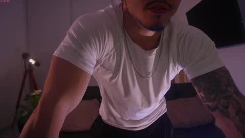 Snapshot of damianow chatting on 11/04/25, 11:48 insta damn8 -------- online show from 11/04/25, 11:48