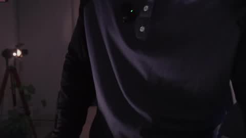 Snapshot of damianow chatting on 11/16/25, 01:22 insta damn8 -------- online show from 11/16/25, 01:22