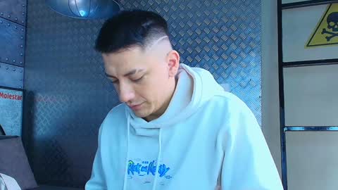 Damian Phill online show from 01/02/25, 07:40