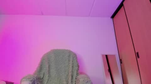 Snapshot of damn_that_booty chatting on 02/07/25, 04:59 Criss online show from 02/07/25, 04:59