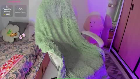 Snapshot of damn_that_booty chatting on 02/09/25, 05:19 Criss online show from 02/09/25, 05:19