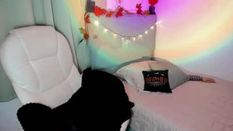 Snapshot of damn_that_booty chatting on 10/18/25, 12:13 Criss online show from 10/18/25, 12:13