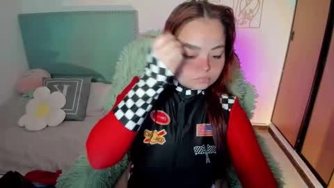 Snapshot of damn_that_booty chatting on 11/08/25, 12:22 Criss online show from 11/08/25, 12:22