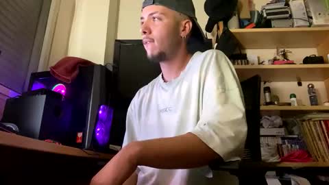 Snapshot of damncore chatting on 10/05/25, 12:42 damncore online show from 10/05/25, 12:42