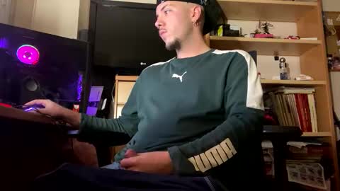 Snapshot of damncore chatting on 11/23/25, 11:15 damncore online show from 11/23/25, 11:15